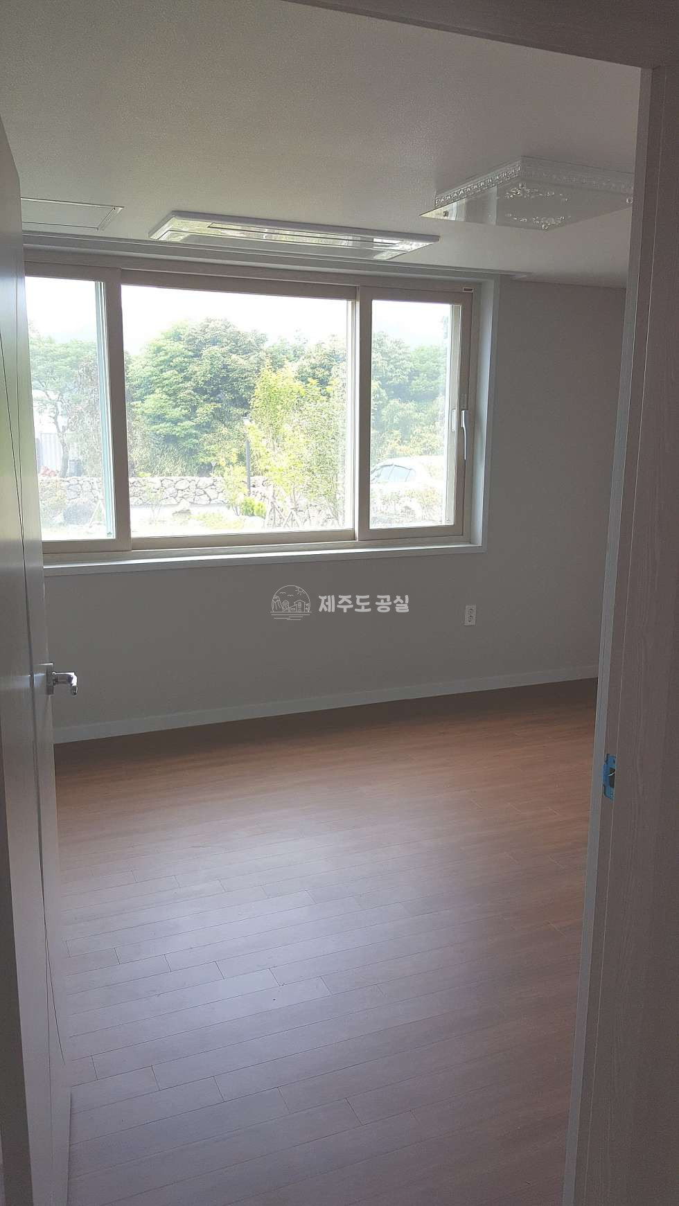 제주 제주시 구좌읍 송당리 [구좌읍송당리] 송당초등학교인근/고즈넉한/타운하우스/2층/쓰리룸/옵션협의/년세 연세 매물번호 10269 사진 8