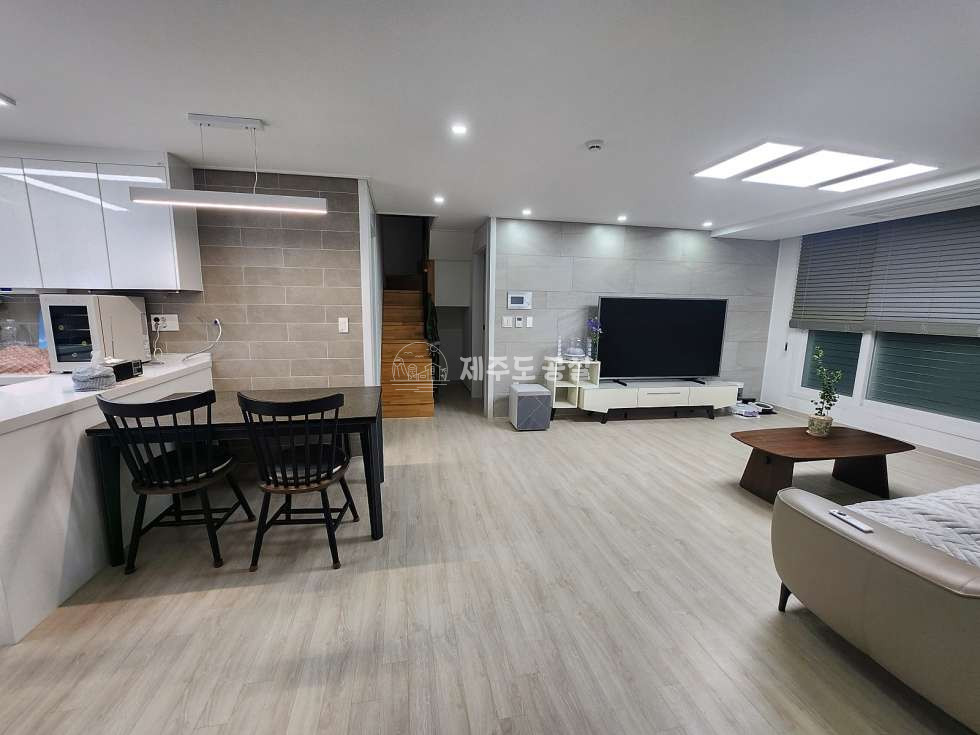 제주 제주시 봉개동 [봉개동] 3억원대/현앤수빌리지아파트/테라스/번영로인접/쓰리룸/복층/매매 매매 매물번호 10326 사진 1