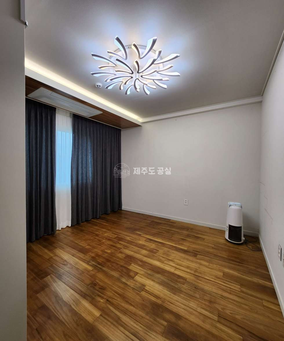 제주 서귀포시 표선면 토산리 [표선면토산리] 4억원대/신축/태양광설비/40평형/고급타운하우스/쓰리룸/매매 매매 매물번호 10354 사진 9