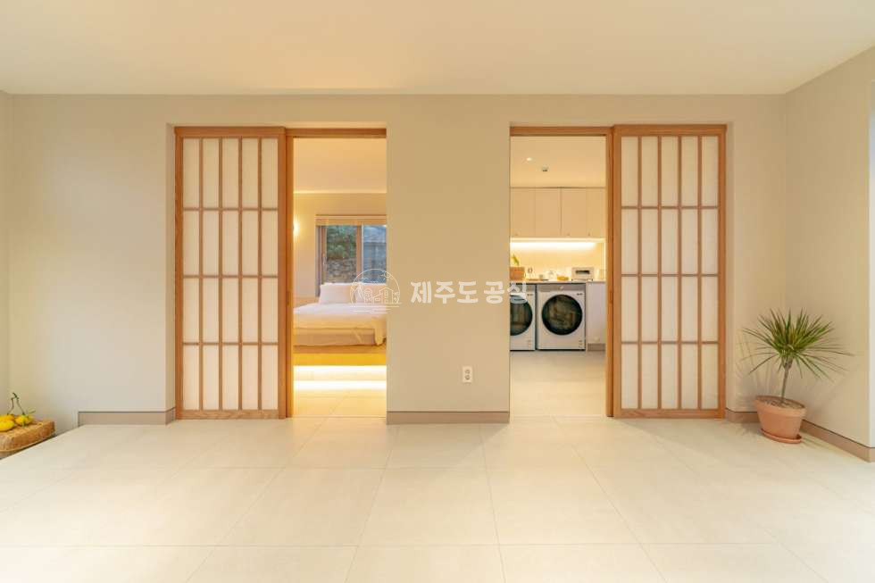 제주 제주시 애월읍 애월리 [애월읍애월리] 4억원대/전체리모델링/야외자쿠지/농어촌민박/제주도구옥/매매 매매 매물번호 10410 사진 3