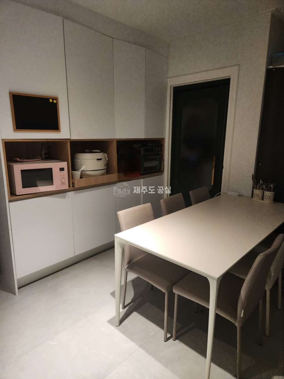제주 제주시 애월읍 상귀리 [애월읍상귀리] 4억원대/서부경찰서인근/오션뷰/태양광설치/고급단독주택/방4/매매 매매 매물번호 10446 사진 5