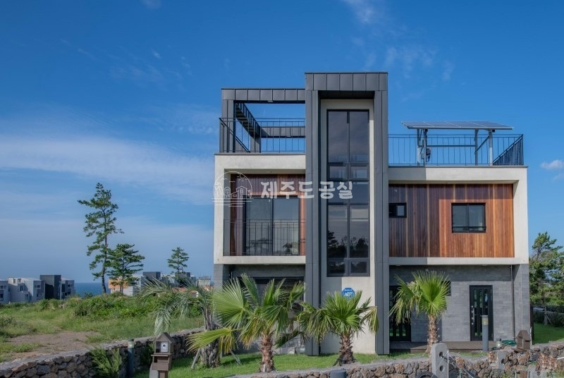 제주 제주시 애월읍 신엄리 [애월읍신엄리] 6억원대/신엄중학교인근/태양광패널/50평형/고급단독주택/방4/매매 매매 매물번호 10607 사진 2
