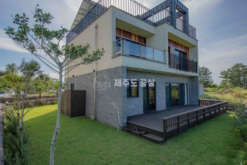 제주 제주시 애월읍 신엄리 [애월읍신엄리] 6억원대/신엄중학교인근/태양광패널/50평형/고급단독주택/방4/매매 매매 매물번호 10607 사진 3