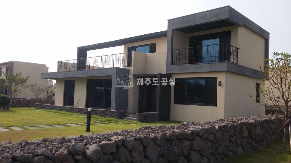 제주 제주시 영평동 영평동/6억원대/55평형/한라산조망/대지200평/영평스카이빌리지/고급타운하우스/매매 매매 매물번호 10202 사진 1