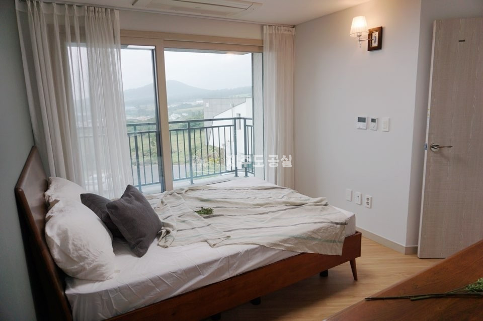 제주 제주시 해안동 [해안동] 전세1순위/근저당X/전세권설정가능/신비마을/오션뷰/더해피니스/타운하우스/쓰리룸/전세 전세 매물번호 10684 사진 8