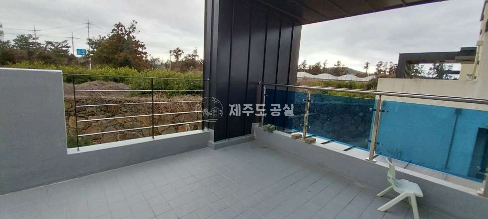 제주 제주시 한림읍 협재리 재릉초등학교/넓은마당/한수풀타운하우스/년세 연세 매물번호 10008 사진 16