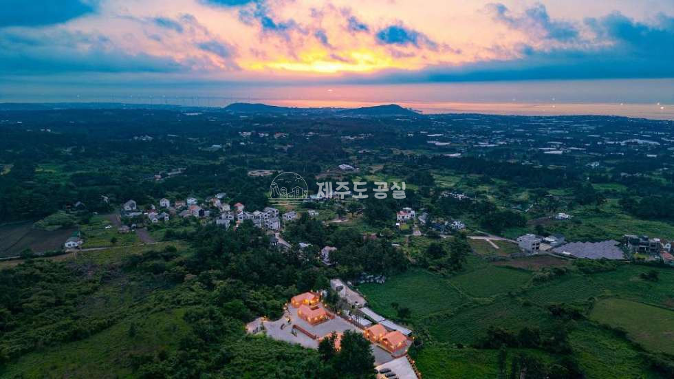 제주 제주시 애월읍 유수암리 [애월읍유수암리] 원형교차로인근/1500평대/신축/농어촌민박/추가건축가능/건축허가득/타운하우스부지/매매 매매 매물번호 10869 사진 2
