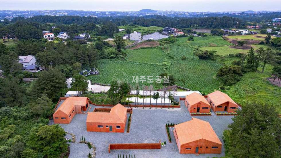 제주 제주시 애월읍 유수암리 [애월읍유수암리] 원형교차로인근/1500평대/신축/농어촌민박/추가건축가능/건축허가득/타운하우스부지/매매 매매 매물번호 10869 사진 3