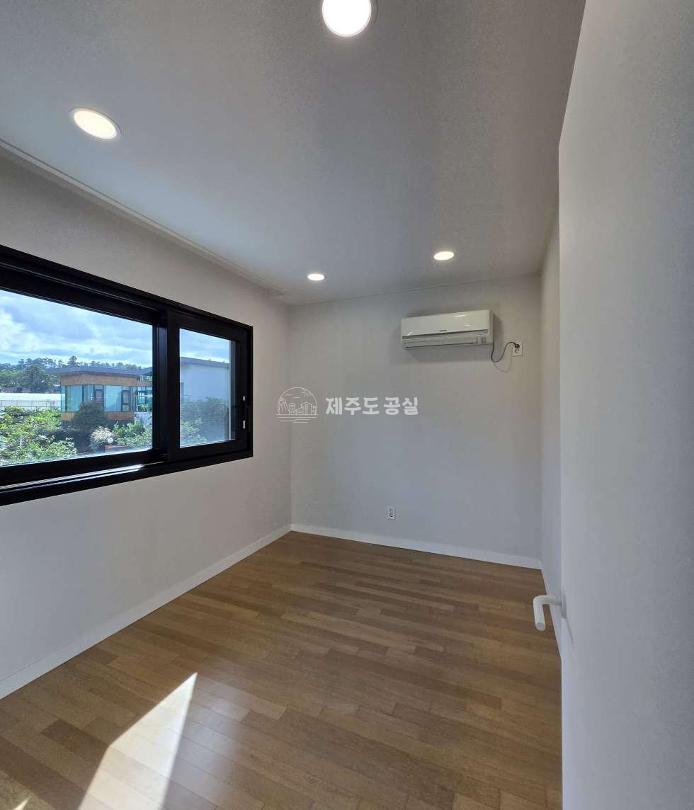 제주 제주시 해안동 [해안동] 8억원대/월산마을/개별등기/태양광패널/주차2대/45평형/고급단독주택/방4/매매 매매 매물번호 10898 사진 13