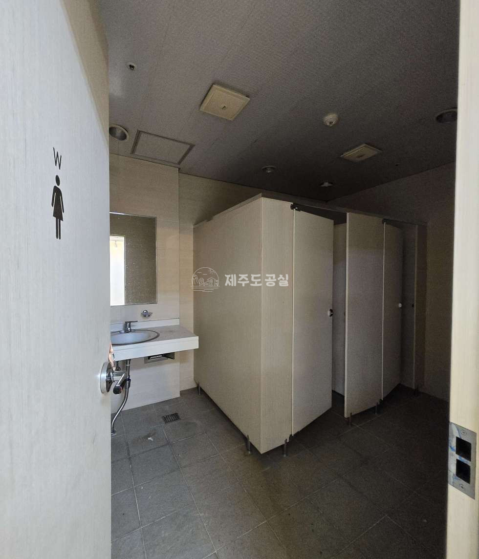 제주 제주시 노형동 [노형동] 무권리/제주일고사거리/한라대학로/유동인구최상/대로변/1층/35평/소매점/휴게음식점/임대 연세 매물번호 10940 사진 5