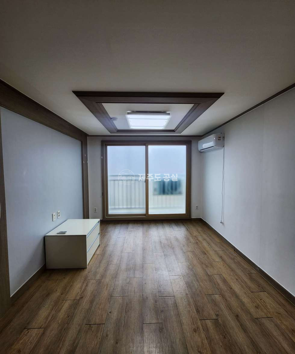 제주 제주시 한림읍 동명리 1580-6 302호 한림읍/중심상권/반려동물가능/한림중도보5분/쓰리룸/년세 연세 매물번호 10040 사진 1