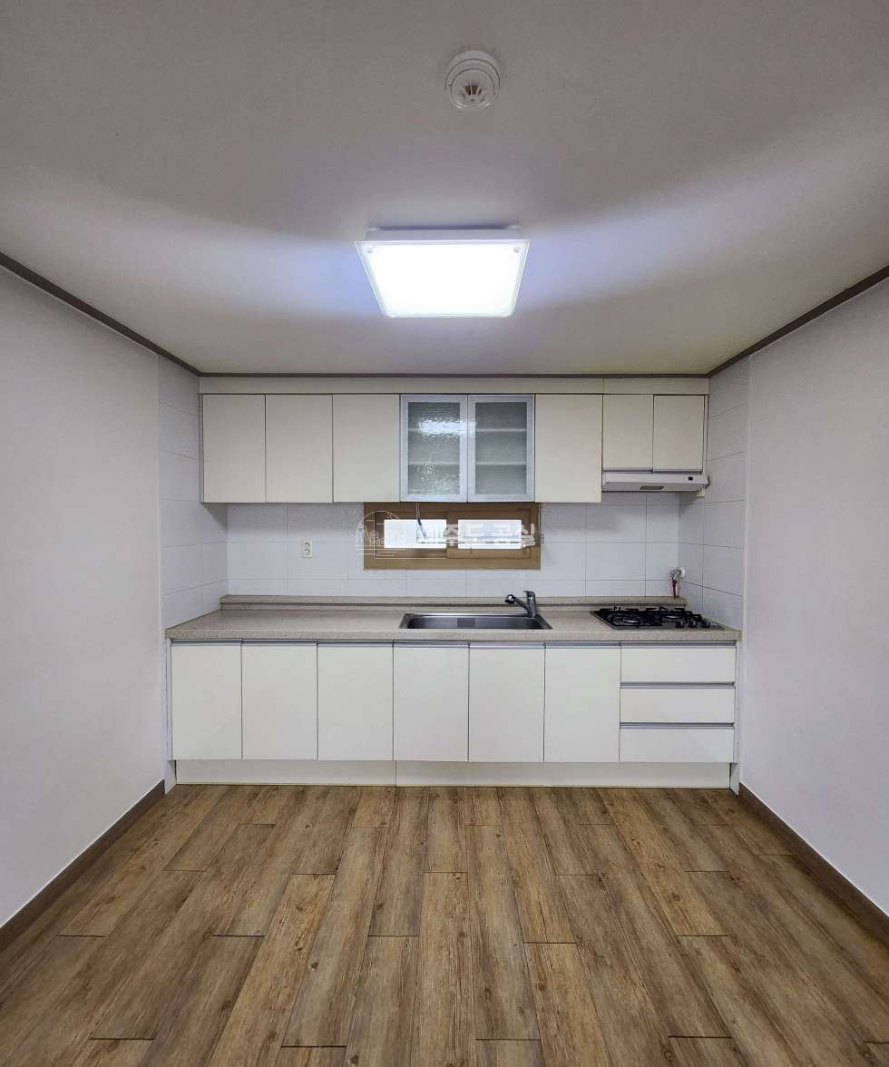 제주 제주시 한림읍 동명리 1580-6 302호 한림읍/중심상권/반려동물가능/한림중도보5분/쓰리룸/년세 연세 매물번호 10040 사진 2