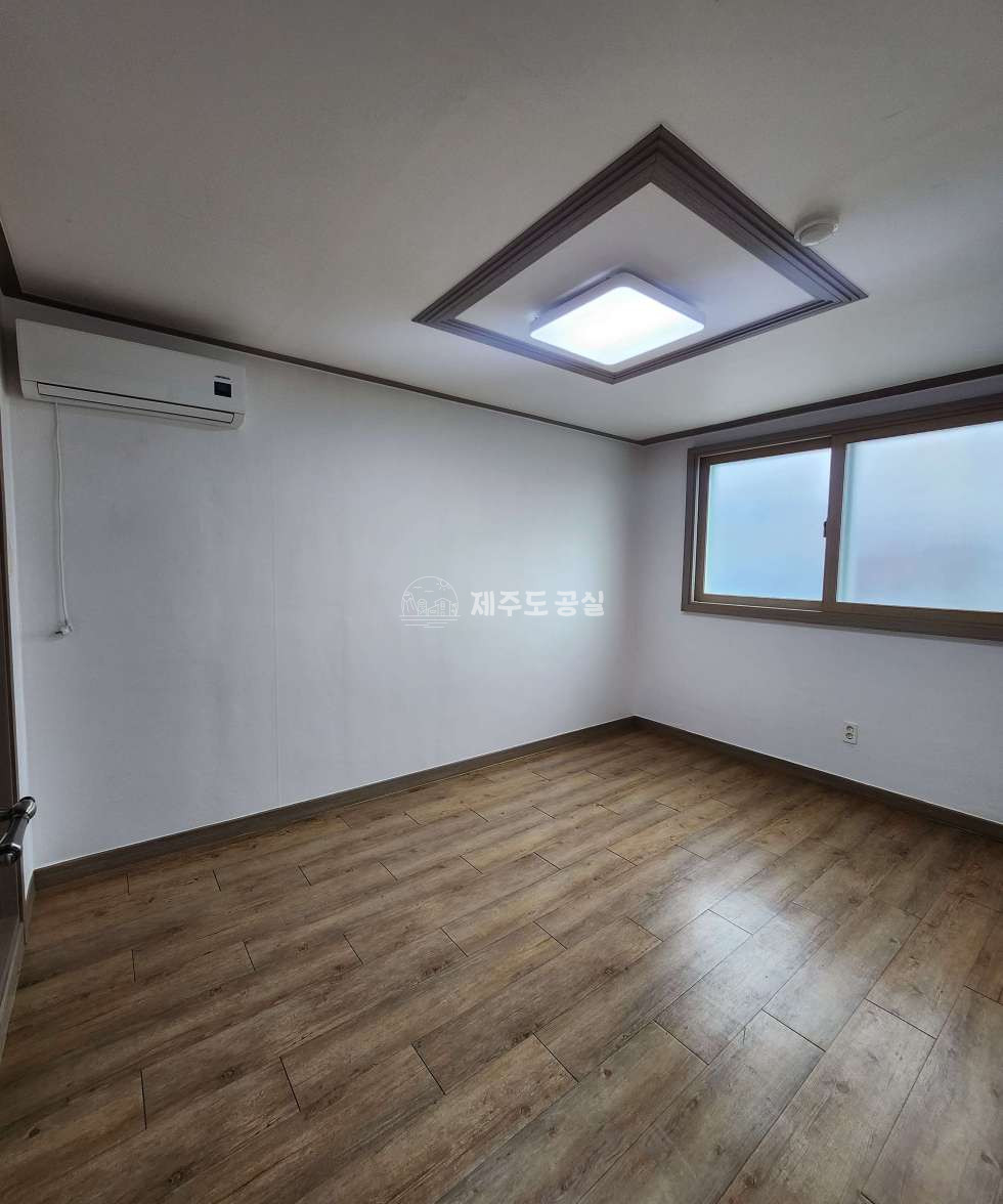 제주 제주시 한림읍 동명리 1580-6 302호 한림읍/중심상권/반려동물가능/한림중도보5분/쓰리룸/년세 연세 매물번호 10040 사진 3