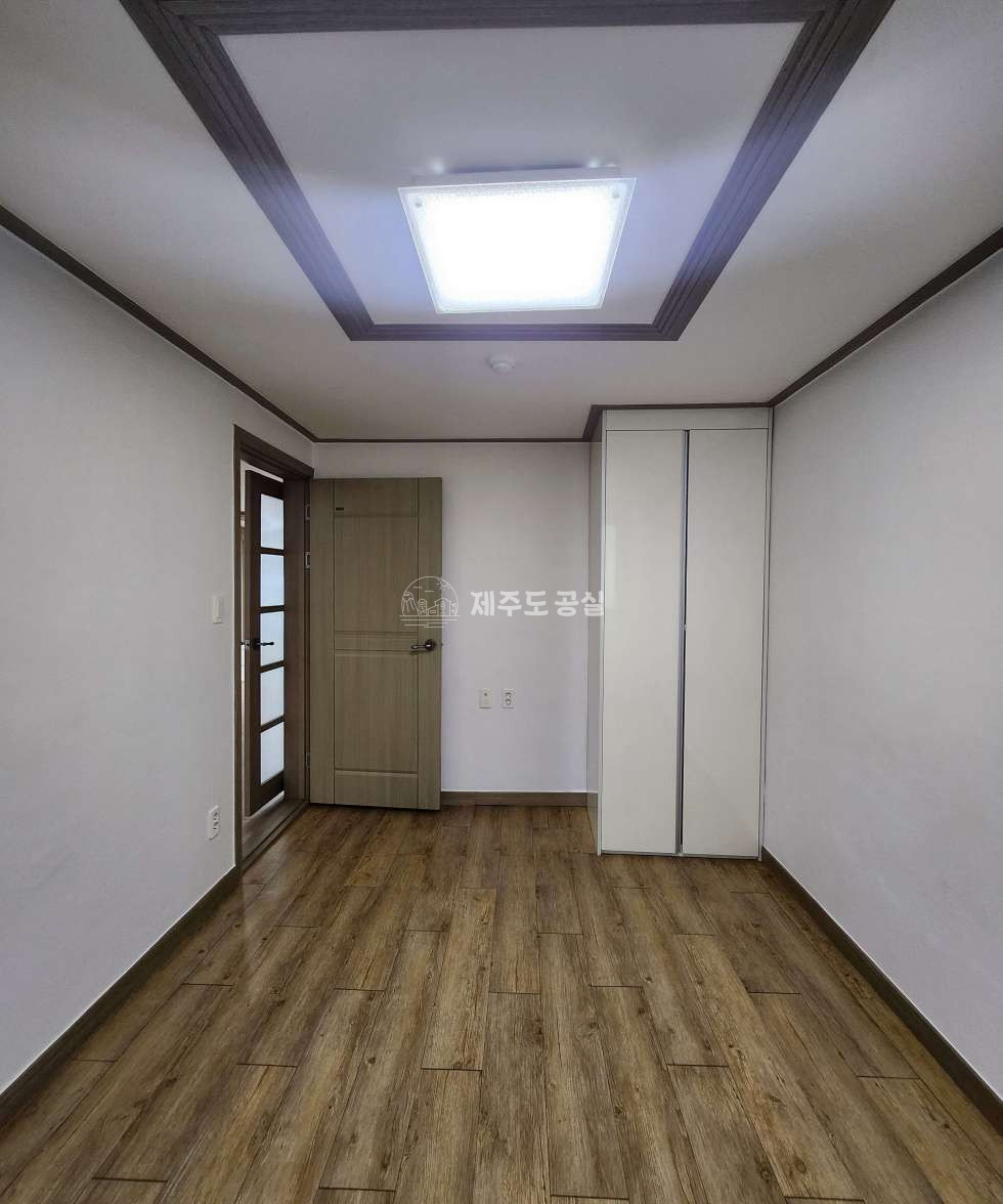 제주 제주시 한림읍 동명리 1580-6 302호 한림읍/중심상권/반려동물가능/한림중도보5분/쓰리룸/년세 연세 매물번호 10040 사진 8