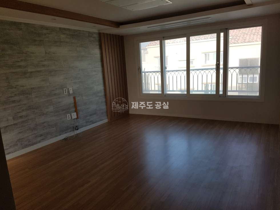 제주 제주시 노형동 2919-4 (성유스위트빌) 성유스위트빌 3억원대/백록초인근/오션뷰/한라산뷰/다세대빌라/복층/방4/화3/매매 매매 매물번호 10161 사진 2