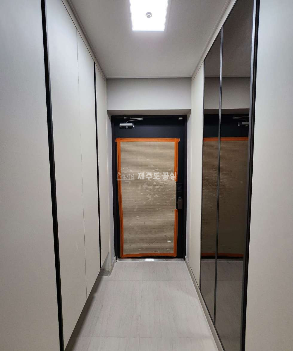 제주 제주시 조천읍 함덕리 4180 (제주시 엘크루 더 퍼스트) 108동 [조천읍함덕리] 엘크루더퍼스트/신축/첫입주/숲세권/59타입/마지막호실/로얄동/탑층/쓰리룸/매매 매매 매물번호 10286 사진 16