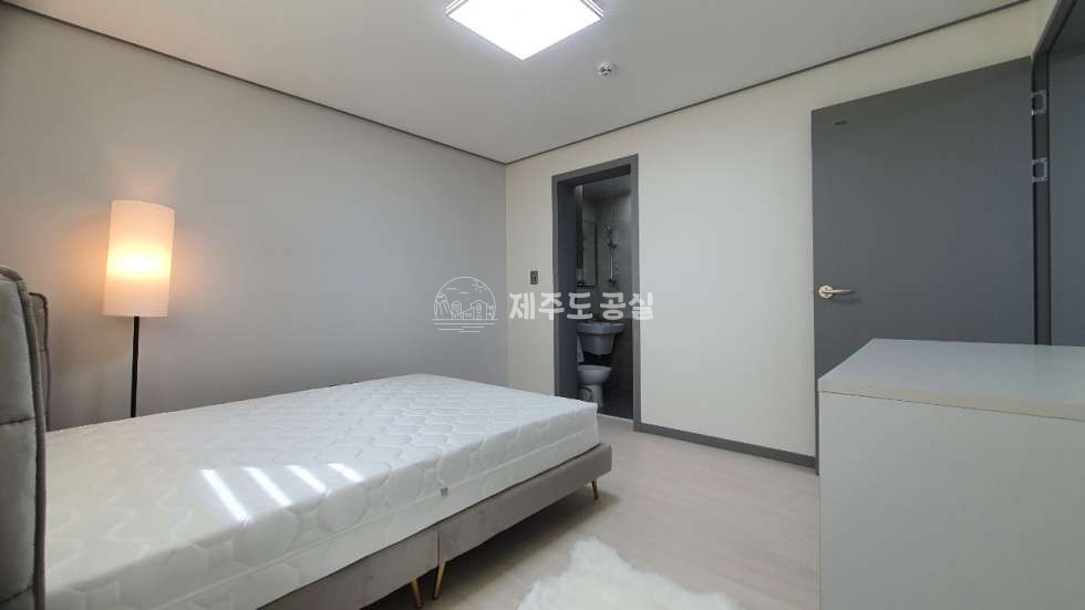 제주 제주시 애월읍 고내리 1373 애월고등학교인근/신축/첫입주/애월카렌시아/옵션협의가능/쓰리룸 연세 매물번호 10020 사진 1