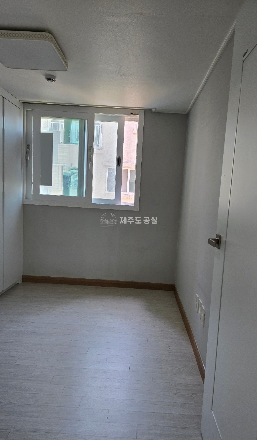 제주 제주시 한림읍 동명리 1584-3 103동 [한림읍동명리] 1억원대/한림종합운동장인근/주차편리/다세대빌라/투룸/급매 매매 매물번호 10710 사진 4