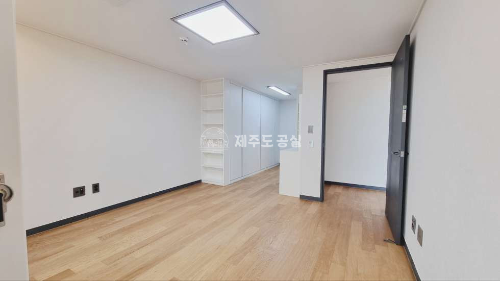 제주 제주시 애월읍 하귀1리 179-1 (스카이팜) [애월읍하귀1리] 급매/3억원대/파노라마오션뷰/내부리모델링완료/준신축빌라/쓰리룸/매매 매매 매물번호 10673 사진 15