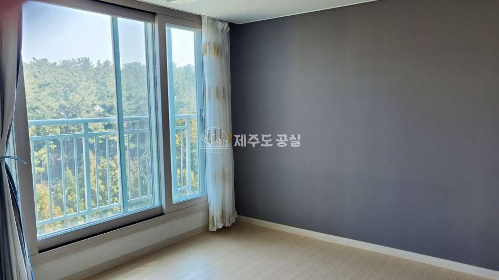 제주 제주시 오라이동 1540-1 103동 [오라이동] 연북로인접/한라산뷰/오션뷰/숲세권/방5/고급연립주택/복층/방5/풀옵션/년세 연세 매물번호 10637 사진 7