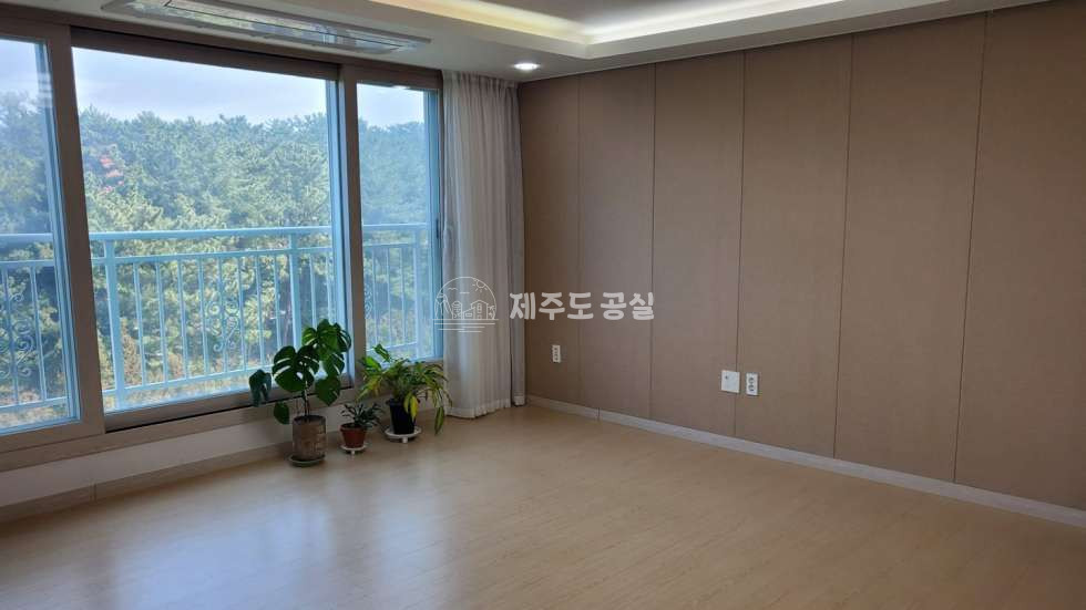 제주 제주시 오라이동 1540-1 103동 [오라이동] 연북로인접/한라산뷰/오션뷰/숲세권/방5/고급연립주택/복층/방5/풀옵션/년세 연세 매물번호 10637 사진 10