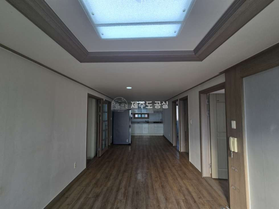 제주 제주시 한림읍 동명리 1580-6 1동 [한림읍동명리] 한림중앙로인근/한림중학교인접/학군우수/주차편리/24평형/쓰리룸/월세/임대 월세 매물번호 11028 사진 2