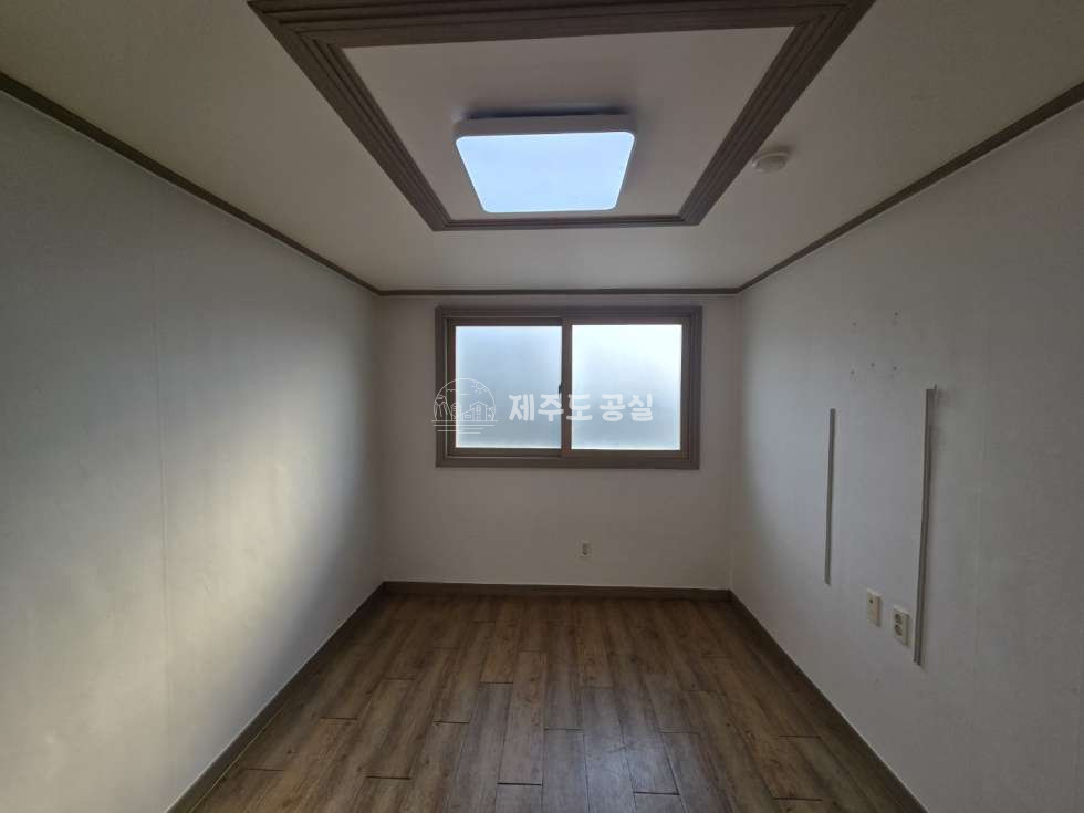 제주 제주시 한림읍 동명리 1580-6 1동 [한림읍동명리] 한림중앙로인근/한림중학교인접/학군우수/주차편리/24평형/쓰리룸/월세/임대 월세 매물번호 11028 사진 3