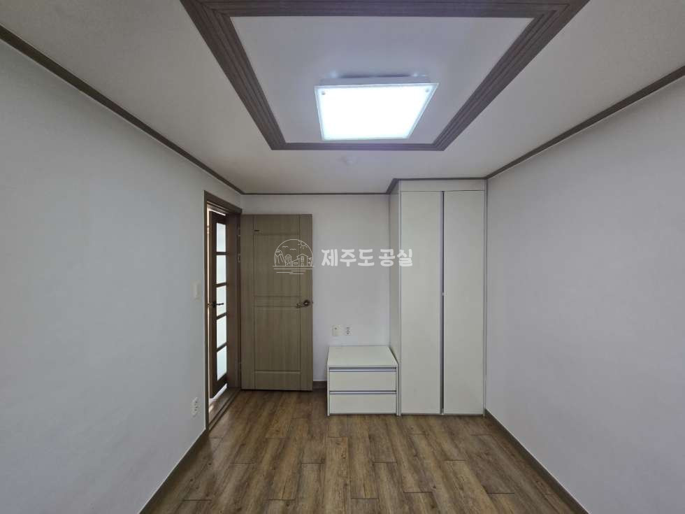 제주 제주시 한림읍 동명리 1580-6 1동 [한림읍동명리] 한림중앙로인근/한림중학교인접/학군우수/주차편리/24평형/쓰리룸/월세/임대 월세 매물번호 11028 사진 7