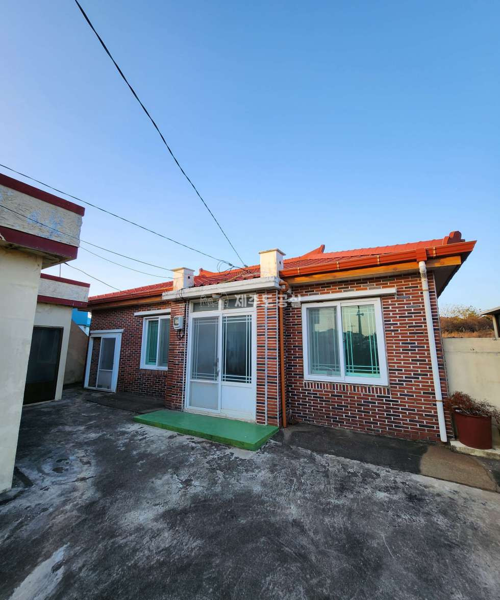 제주 제주시 한림읍 수원리 1억원대/해안도로인접/안채/바깥채/미등기/농가주택 매매 매물번호 10023 사진 1