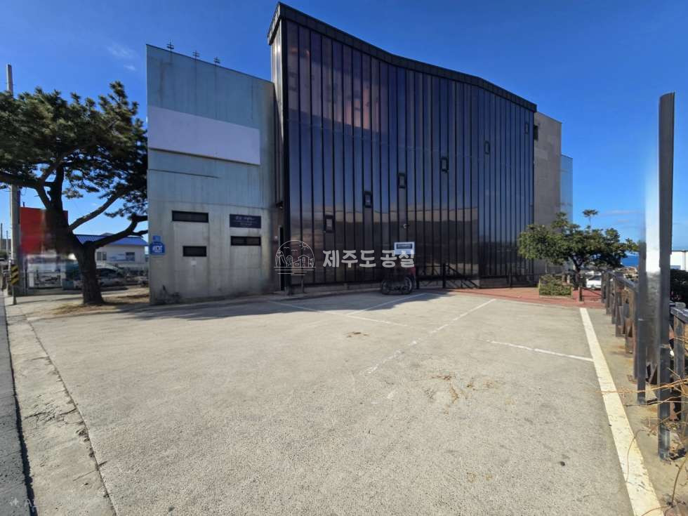 제주 제주시 애월읍 애월리 [애월읍애월리] 무권리/한담해변/애월카페거리/반지층/45평/일반음식점/소매점/월세/임대 월세 매물번호 11040 사진 1