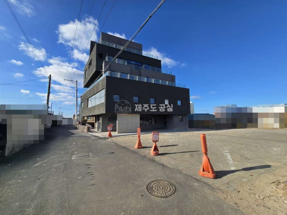 제주 제주시 한림읍 협재리 [한림읍협재리] 무권리/신축/협재포구/비양도뷰/주차편리/2층건물/60평대/일반음식점/프렌차이즈카페/통임대 연세 매물번호 11041 사진 1