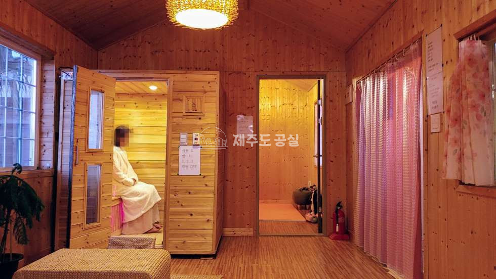 제주 제주시 애월읍 소길리 야외수영장/자쿠지/오션뷰/그림같은/자격조건X/생활숙박시설/독채/풀빌라/년세 매매 매물번호 10043 사진 19
