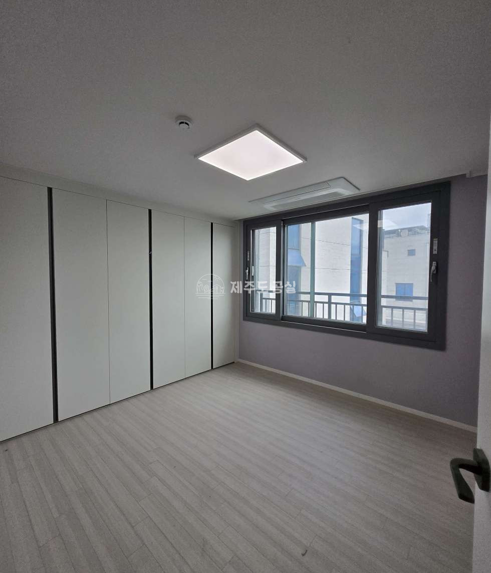제주 제주시 오라일동 3827 101동 [오라일동] 제주종합운동장/반려동물/다세대빌라/주차편리/복층/쓰리룸/전세 전세 매물번호 11253 사진 7