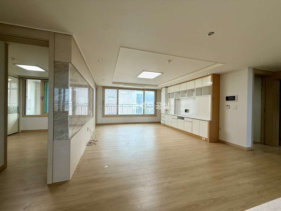 제주 제주시 이도일동 1782-13 [이도일동] 삼성초등학교인근/1세대1주차/광양뜨래별아파트/탑층/한라산뷰/쓰리룸/매매 매매 매물번호 11254 사진 1