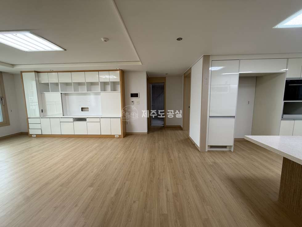 제주 제주시 이도일동 1782-13 [이도일동] 삼성초등학교인근/1세대1주차/광양뜨래별아파트/탑층/한라산뷰/쓰리룸/매매 매매 매물번호 11254 사진 2