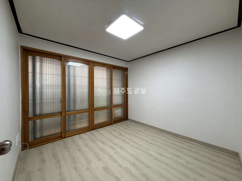 제주 제주시 노형동 [노형동] 전속매물/반려동물/월랑초등학교인근/리모델링/첫입주/엘베X/쓰리룸/기본옵션/년세 연세 매물번호 11232 사진 5