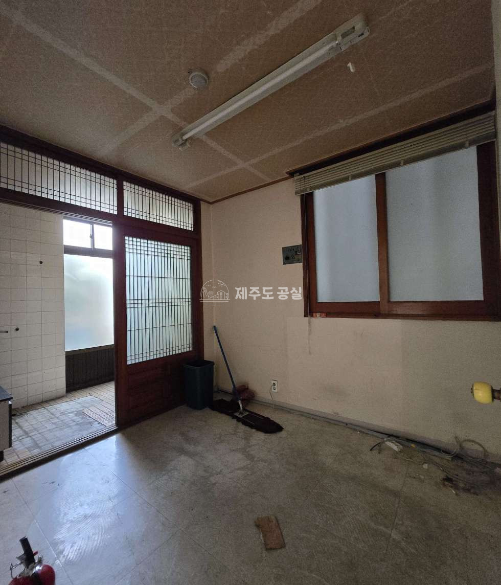 제주 제주시 이도이동 [이도이동] 무권리/문예회관인근/동광로접/대도로변/1층/40평대/상가/소매점/임대 연세 매물번호 11276 사진 3