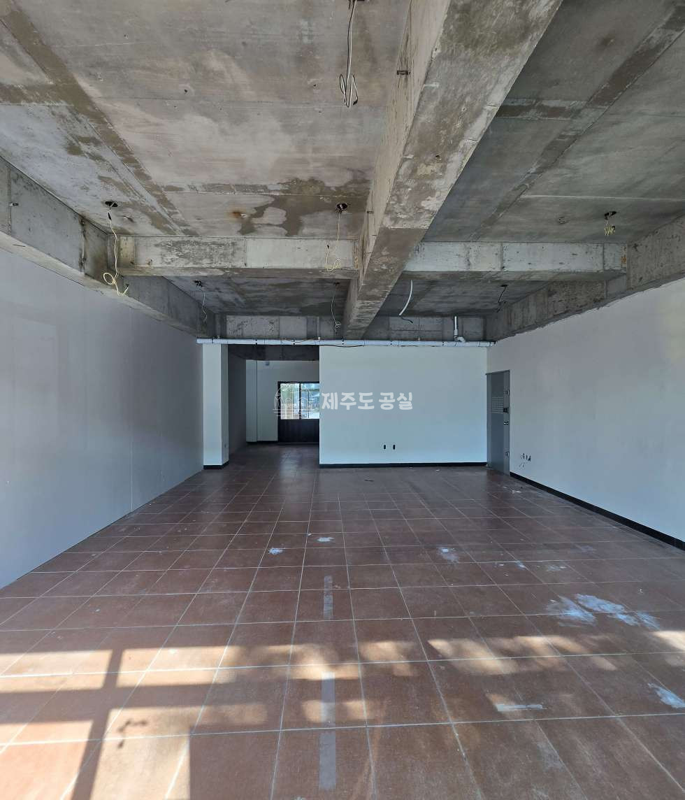 제주 제주시 오라일동 [오라일동] 무권리/종합운동장사거리/오남로도로변/1층/20평대/소매점/상가/임대 연세 매물번호 11331 사진 1