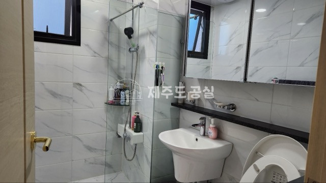 제주 서귀포시 남원읍 태흥리 남원읍태흥리/넓은마당과텃밭/태양광설비/신축/타운하우스/쓰리룸/풀옵션/년세 연세 매물번호 10197 사진 9